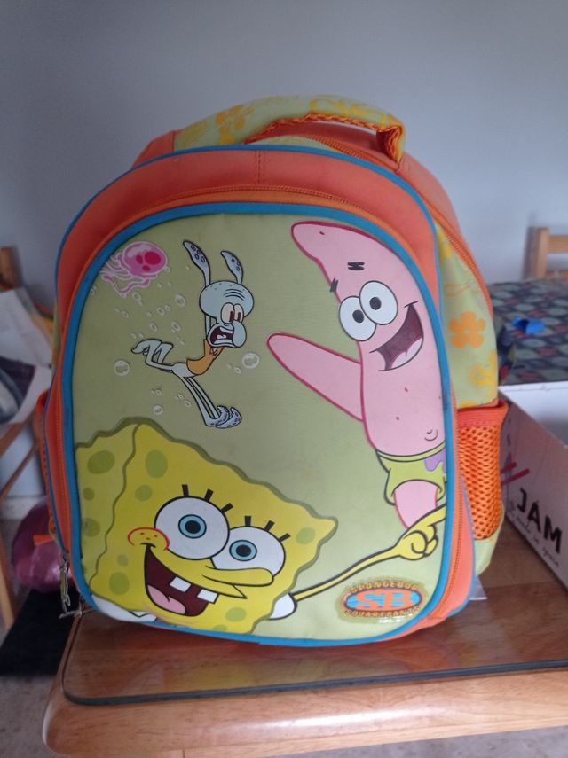 Mochilas pequeñas tengo otra de Miki en roja esa 3