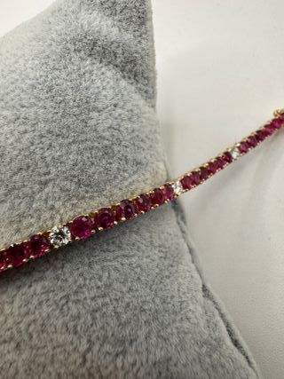 Pulsera de oro de 18 kt con rubis y diamantes