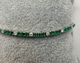 Pulsera de oro de 18 kt con diamantes y esmeraldas
