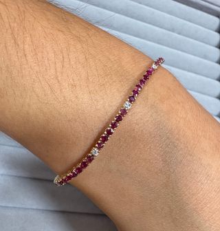 Pulsera de oro de 18 kt con diamantes y rubies