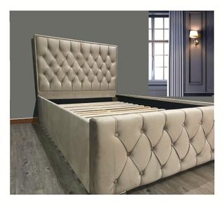 Nueva Cama modelo capitone en terciopelo beige