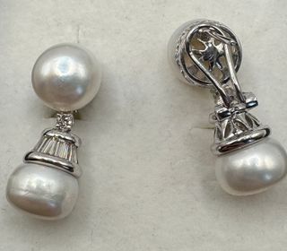 Pendientes de oro blanco con diamantes y perlas