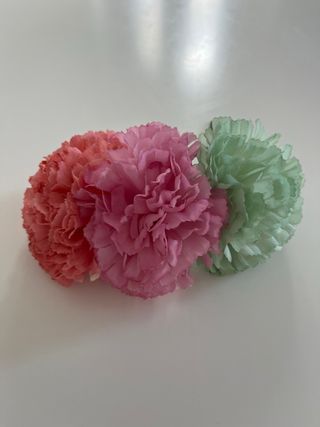 Tiara ramillete  claveles flores de flamenca