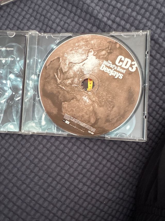 DISCOS THE WORLD’S DEEJAYS