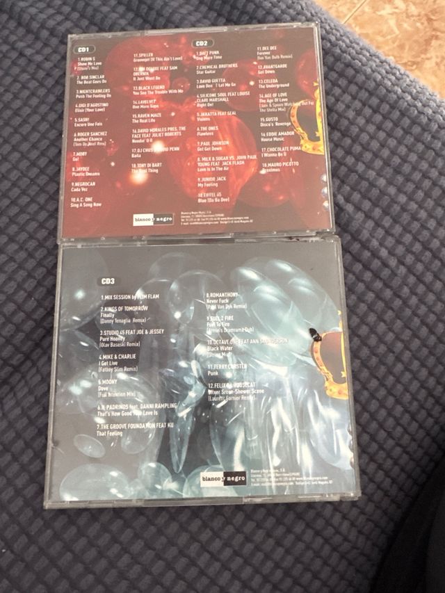 DISCOS THE WORLD’S DEEJAYS