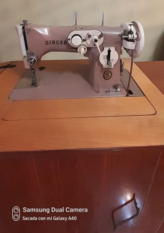 Maquina de coser mueble antigua