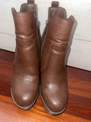 Botines marrones de tacon XTI