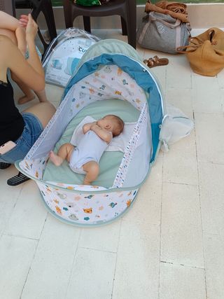 Cuna de playa plegable con mosquitera