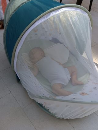 Cuna de playa plegable con mosquitera