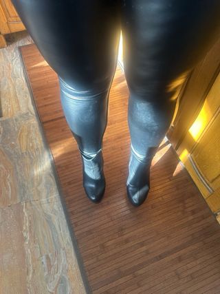 Stivaletto con tacco e borchie