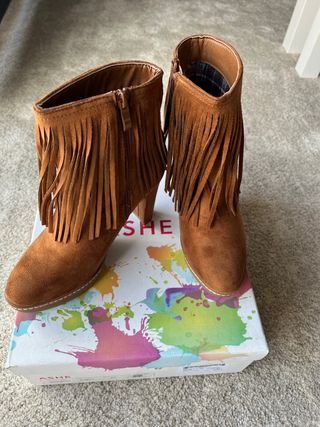 Botín flecos camel ASHE