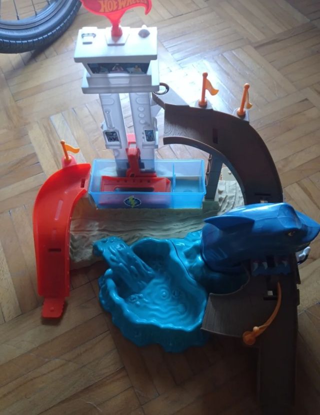Hot wheels pista tiburón