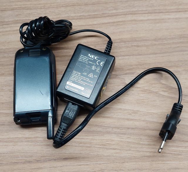 cellulare 3G NEC e338 colore arancio (raro) oplock