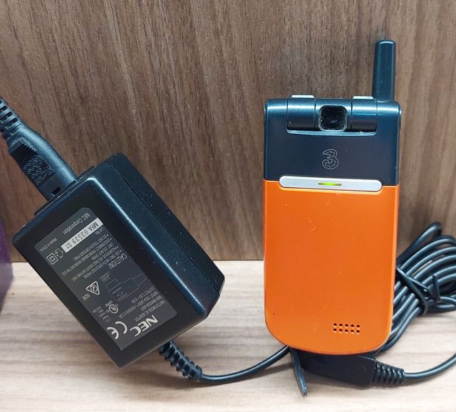 cellulare 3G NEC e338 colore arancio (raro) oplock