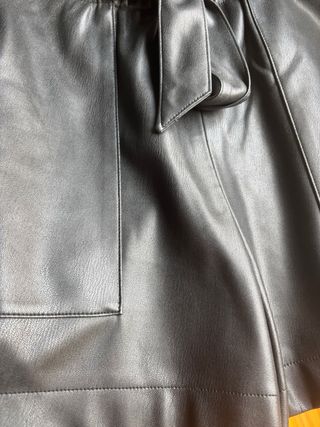 Pantalón corto polipiel 