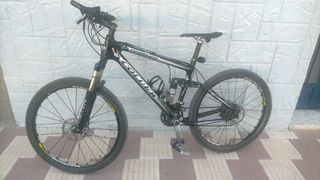 Vendo bicicleta de montaña de carbono