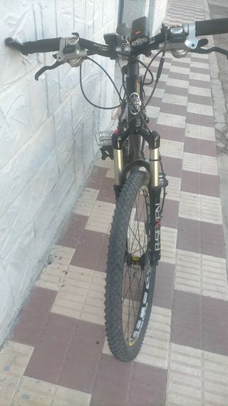 Vendo bicicleta de montaña de carbono