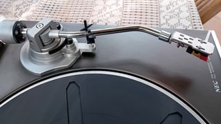 Tocadiscos NEC AUP-7300E
