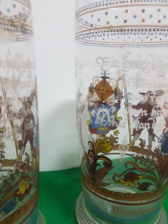 Pareja vasos cerveza Damm