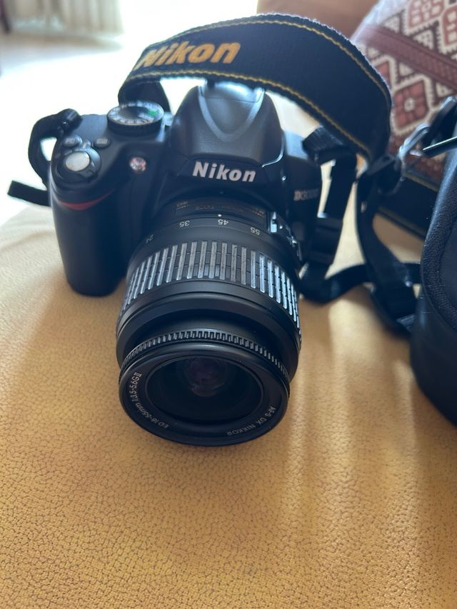 Camara Nikon D3000