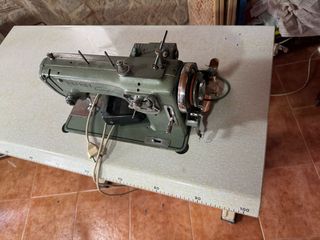 Máquina de Coser Refrey con Mesa 