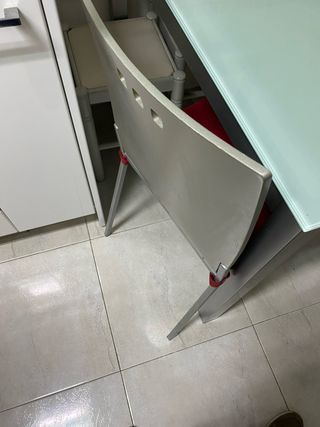 *** MESA DE CRISTAL EXTENSIBLE  y REGALO SILLAS