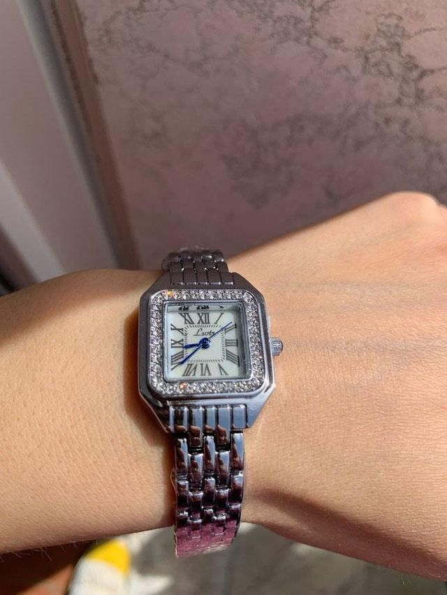 Orologgio Donna 
ri modello lussoso 