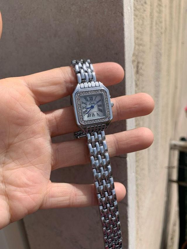 Orologgio Donna 
ri modello lussoso 