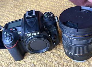 Cámara Nikon D7200 con objetivo Sigma 17-50 2.8 EX