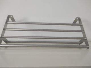 Estantería y toallero baño