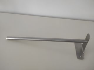 Estantería y toallero baño