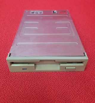 Disquetera 3,5 Toshiba ND-3561GR. Made in Japan.