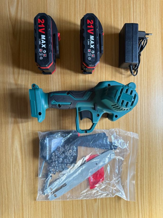 MINI MOTOSIERRA BATERIA