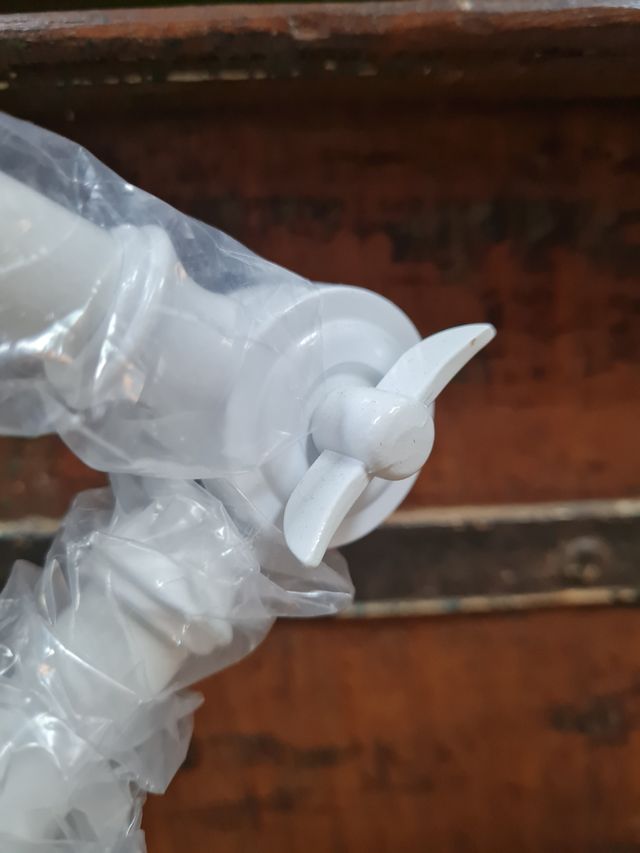 Lámpara sobre mesa articulada