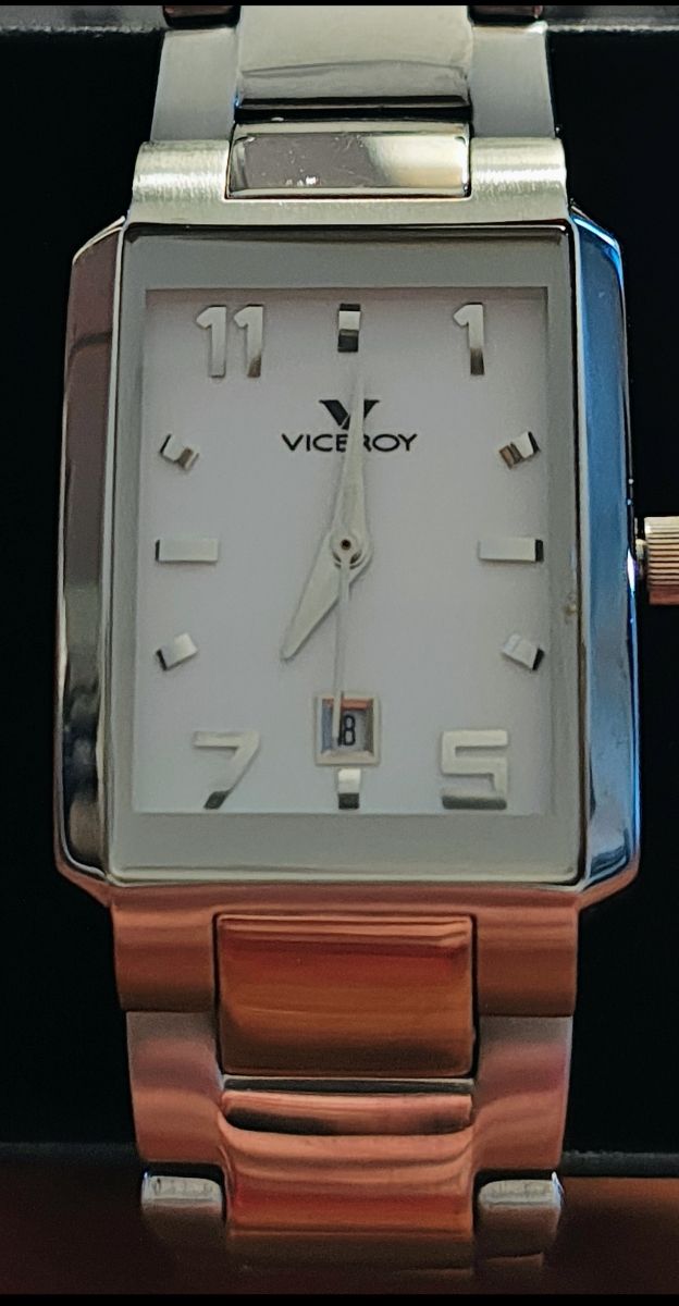 Reloj Viceroy color plata.
