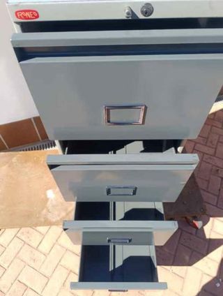Cajonera metálica marca RONEO