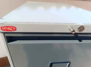 Cajonera metálica marca RONEO