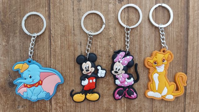 4 llaveros Disney Mickey, Minnie, Simba,