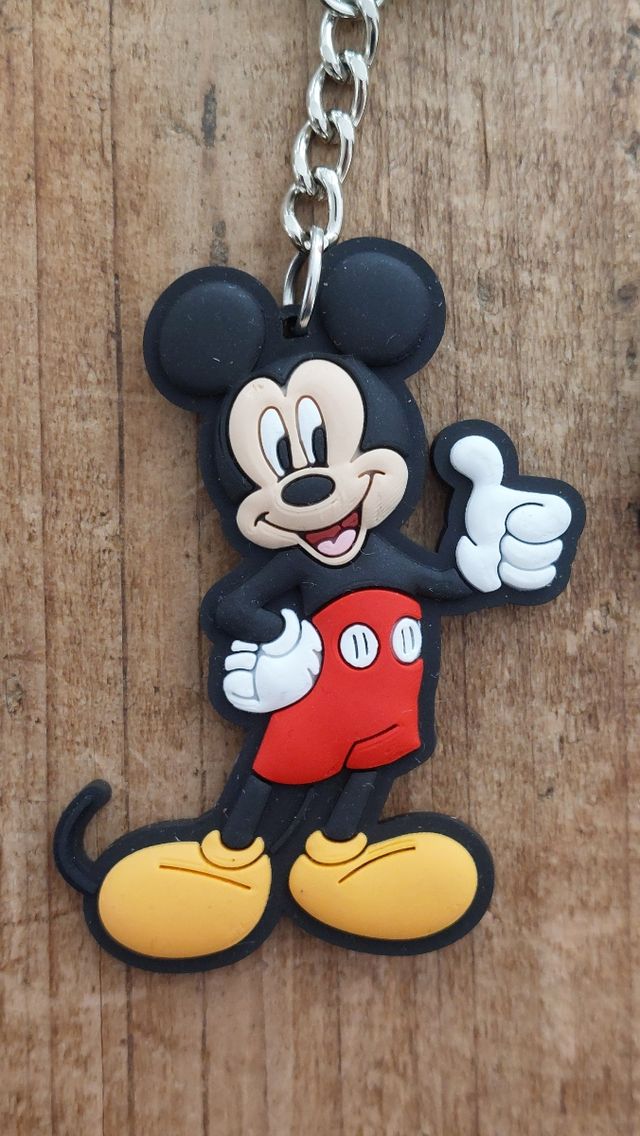 4 llaveros Disney Mickey, Minnie, Simba,