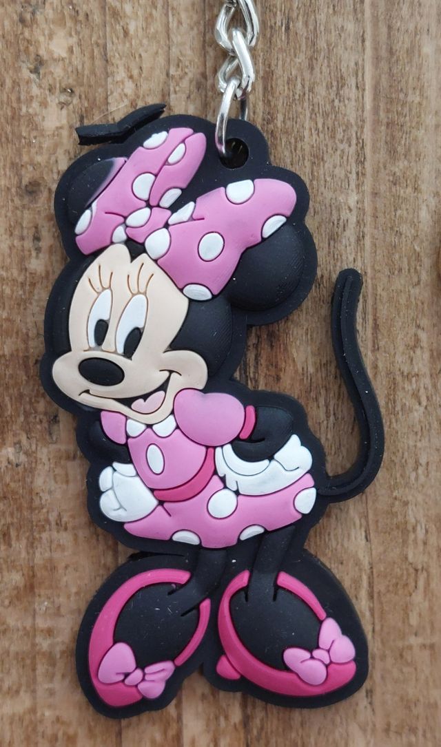 4 llaveros Disney Mickey, Minnie, Simba,