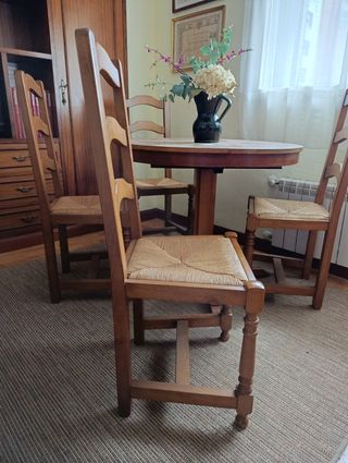 Mesa extensible y sillas madera