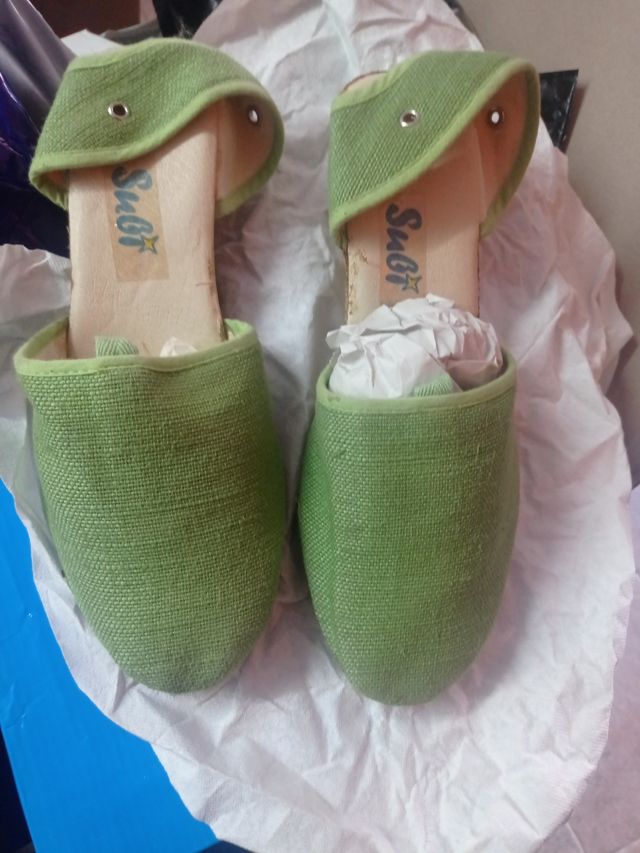 Sandalia verde de esparto