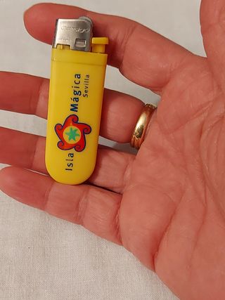 Isqueiro da Isla Mágica de Sevilha.