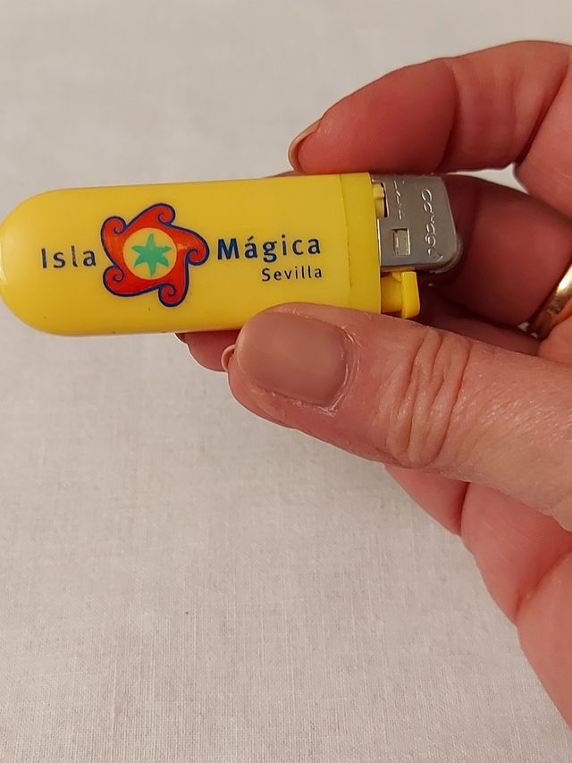 Isqueiro da Isla Mágica de Sevilha.