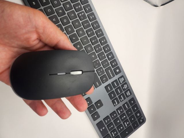 Teclado ultrafino y ratón inalámbrico