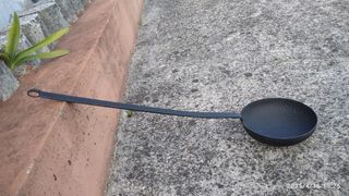 Cucharón de hierro. Venta en persona