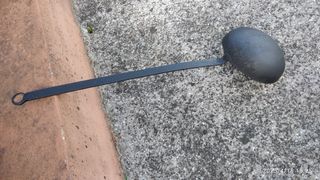 Cucharón de hierro. Venta en persona