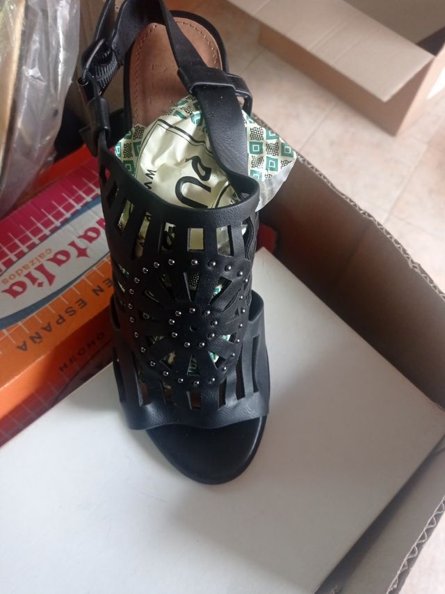Zapatos nuevos sin estrenar de chica