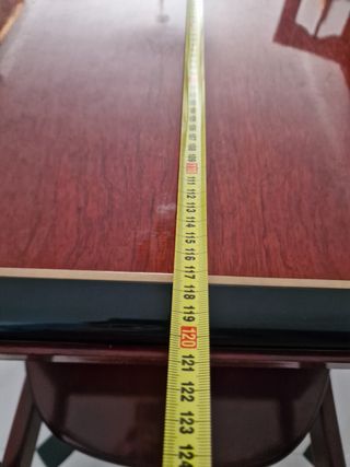 Mesa y cuatro sillas