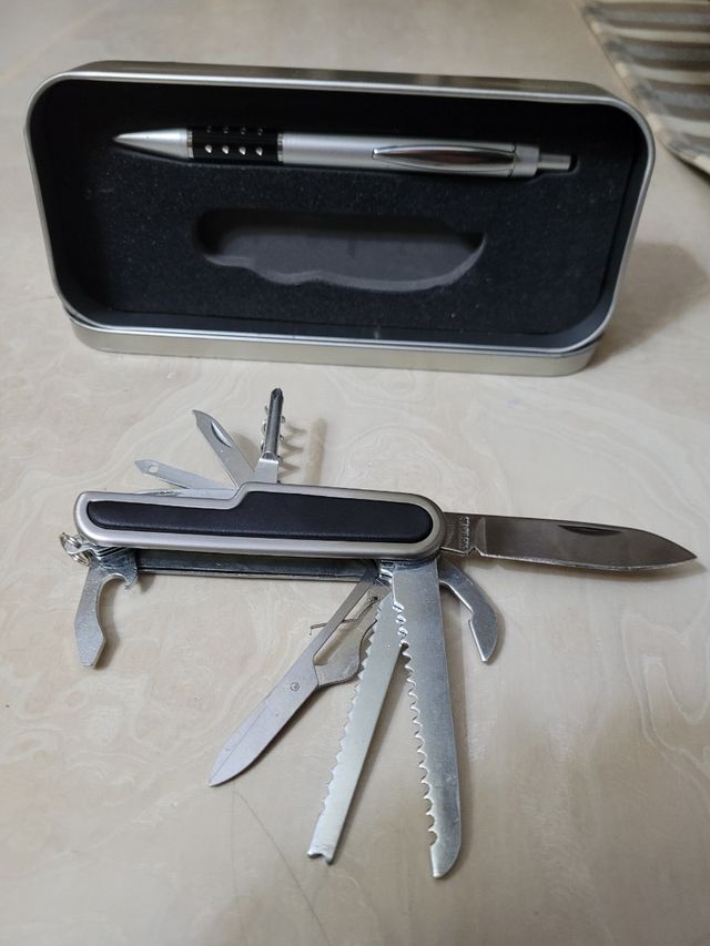 ESTUCHE SUPERVIVENCIA NAVAJA Y BOLIGRAFO